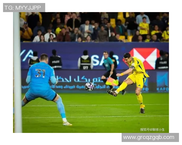 足球巨星专访：揭秘球场背后的故事与未来发展规划