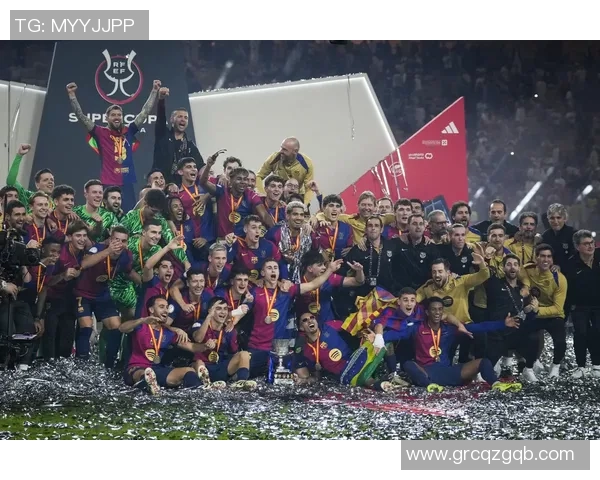 足球球星面对失利无助神情瞬间展现绝望心境球场内外情感交织